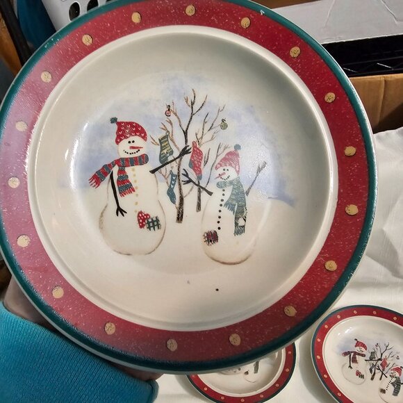 Vintage Royal Seasons Christmas Snowman 4 Mugs and Saucers Set - Picture 8 of 9
